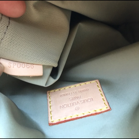 Louis Vuitton Citadin Messenger Bag. - Picture 6 of 9